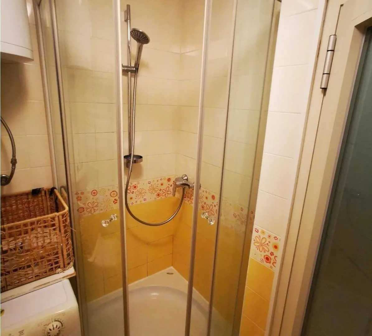 Colorful City Center Apartment - Free Parking Ljubljana